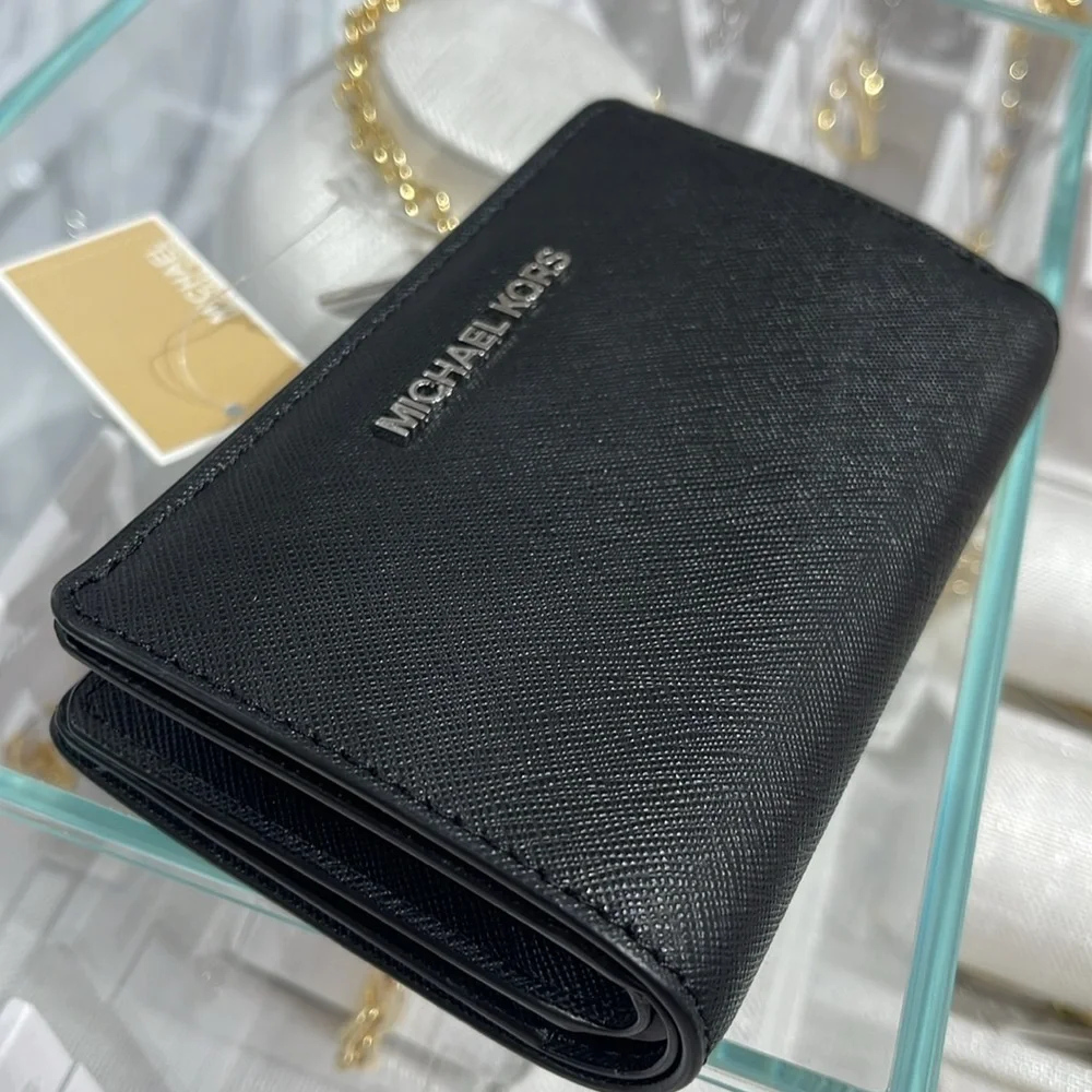 Michael Medium Crossgrain Leather Bifold Wallet Black  NWT